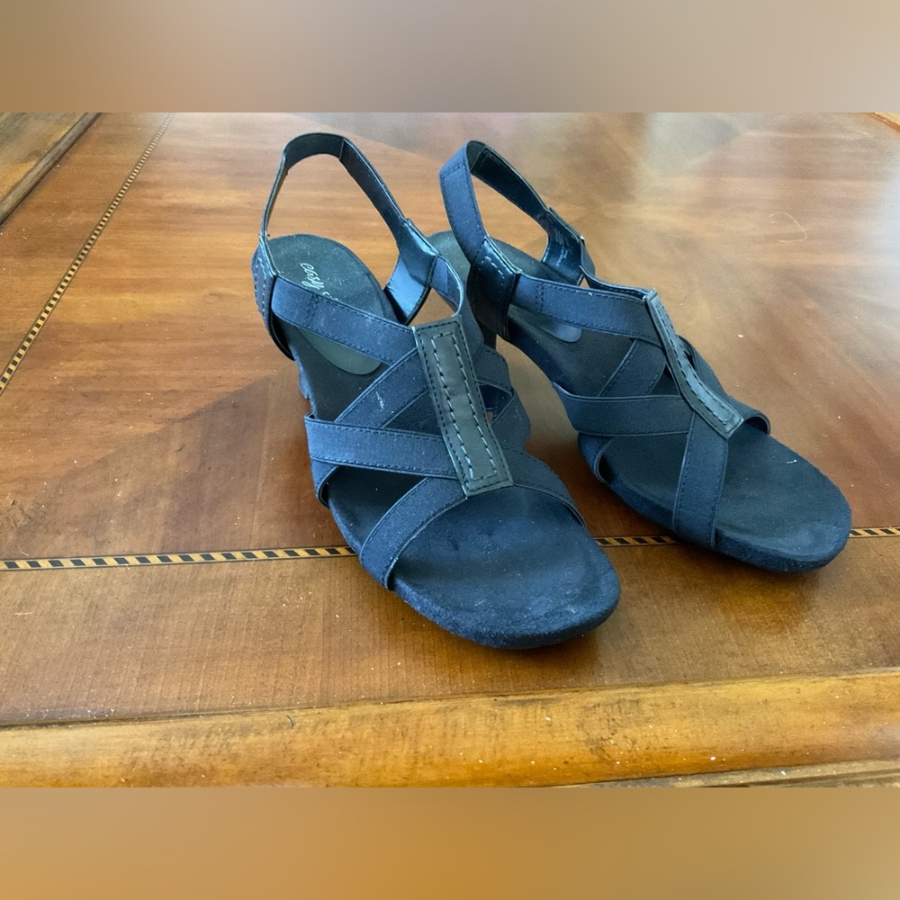 easy street Black Strappy Slingback Sandals